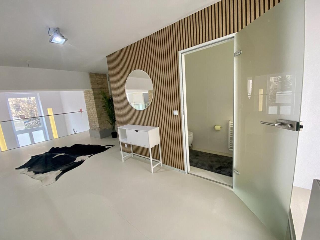 Loft With Pool Table, Kitchen Island & Gallery Appartamento Berlino