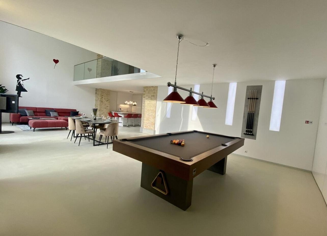 Appartamento Loft With Pool Table, Kitchen Island & Gallery *