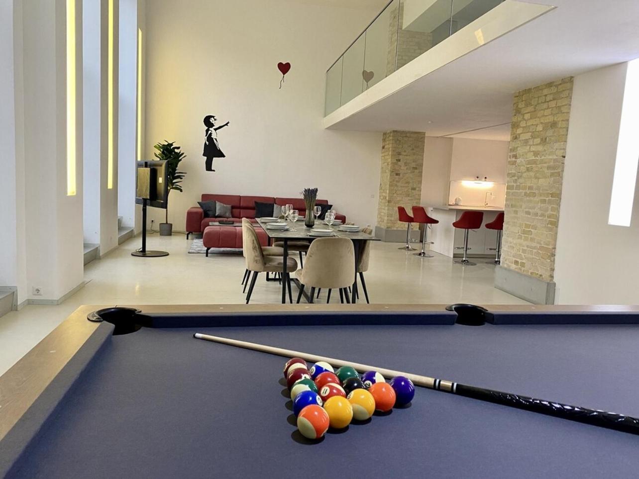 Loft With Pool Table, Kitchen Island & Gallery Appartamento Berlino